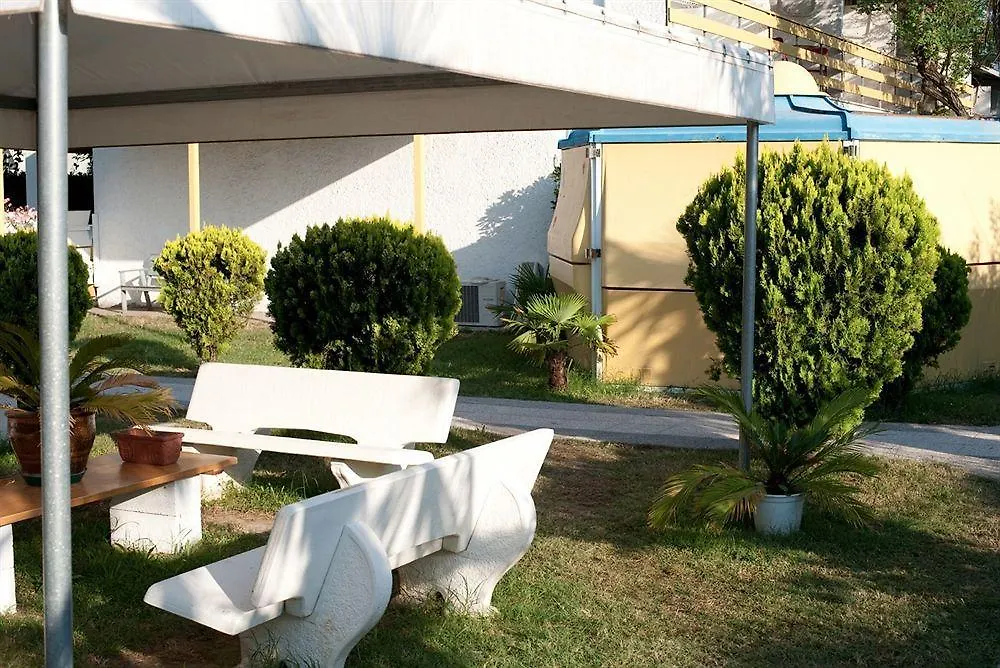 Blu Marlin bungalow Appartamenti con piscina Lido Adriano 2*,