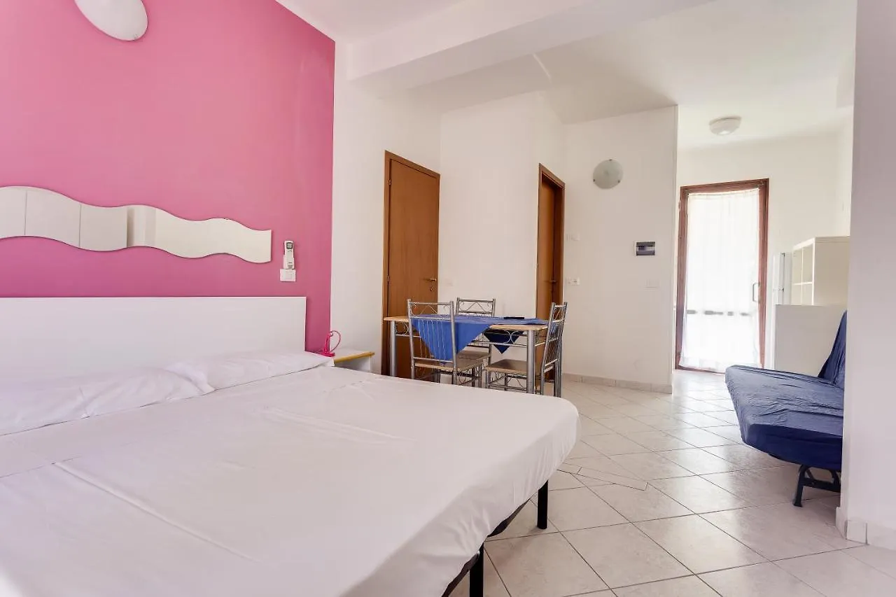 Blu Marlin bungalow Appartamenti con piscina Lido Adriano 2*,  Italia