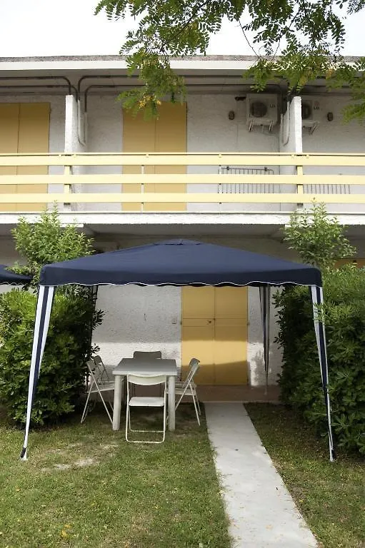 Aparthotel Blu Marlin bungalow Appartamenti con piscina Lido Adriano