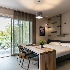 https://sei-garda-apartments.hotelinveneto.com