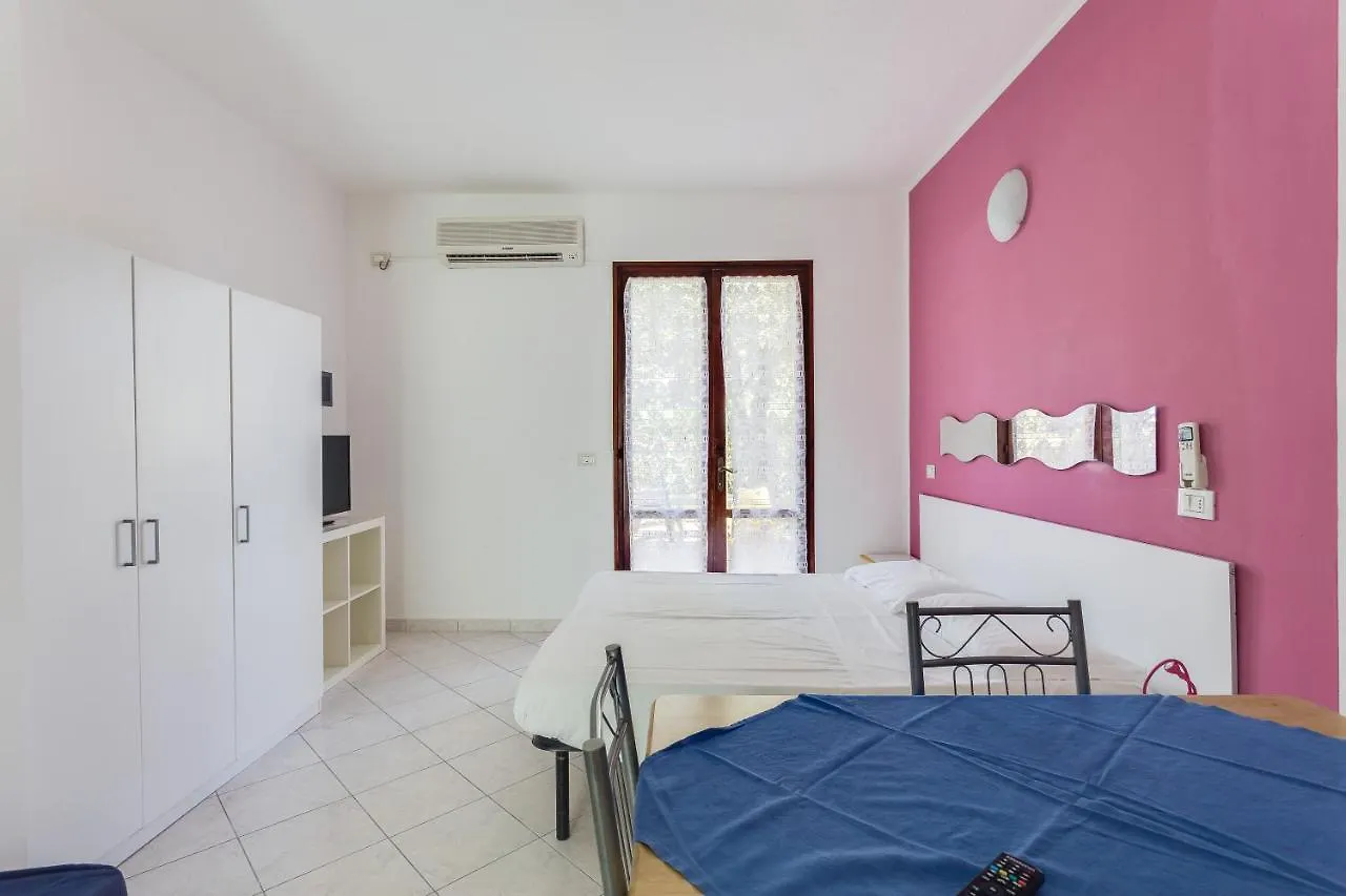 לידו אדריאנו Residence Blu Marlin Natural Beach מלון דירות